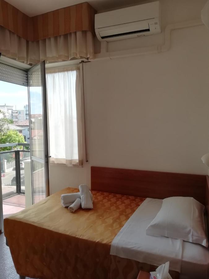 Hotel Goldene Rose Rimini Buitenkant foto