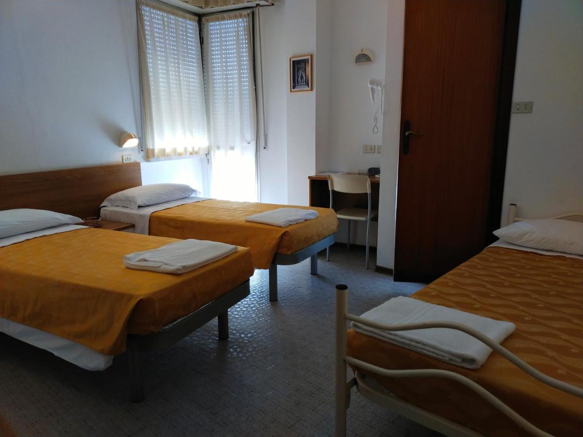 Hotel Goldene Rose Rimini Buitenkant foto