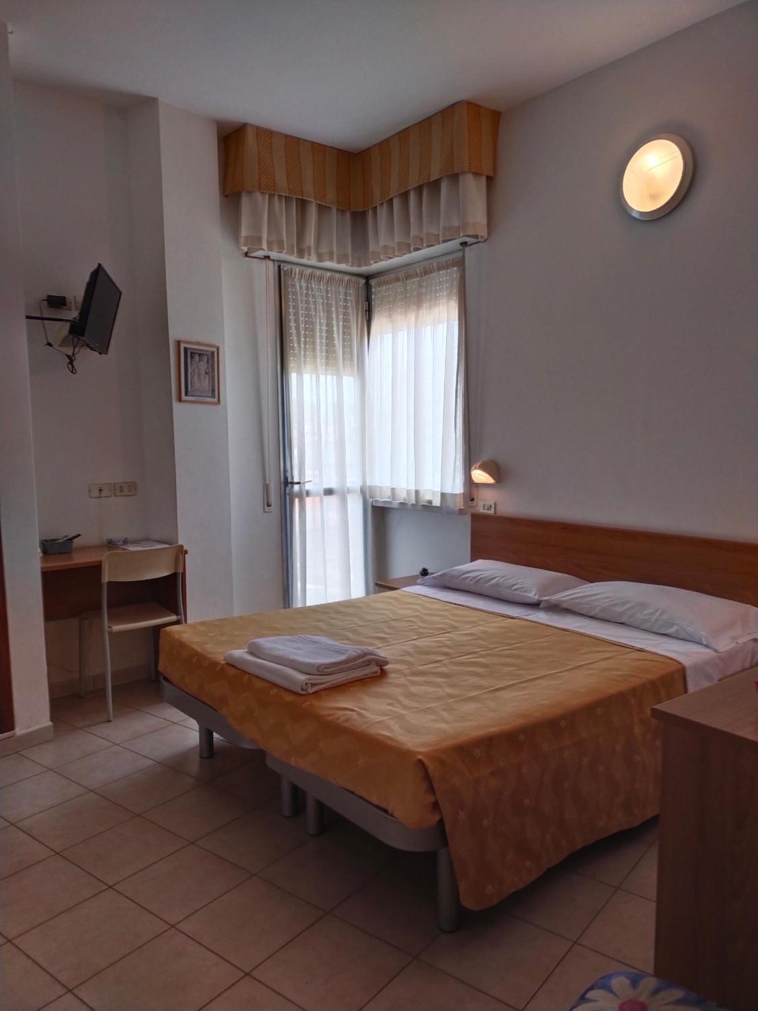 Hotel Goldene Rose Rimini Buitenkant foto