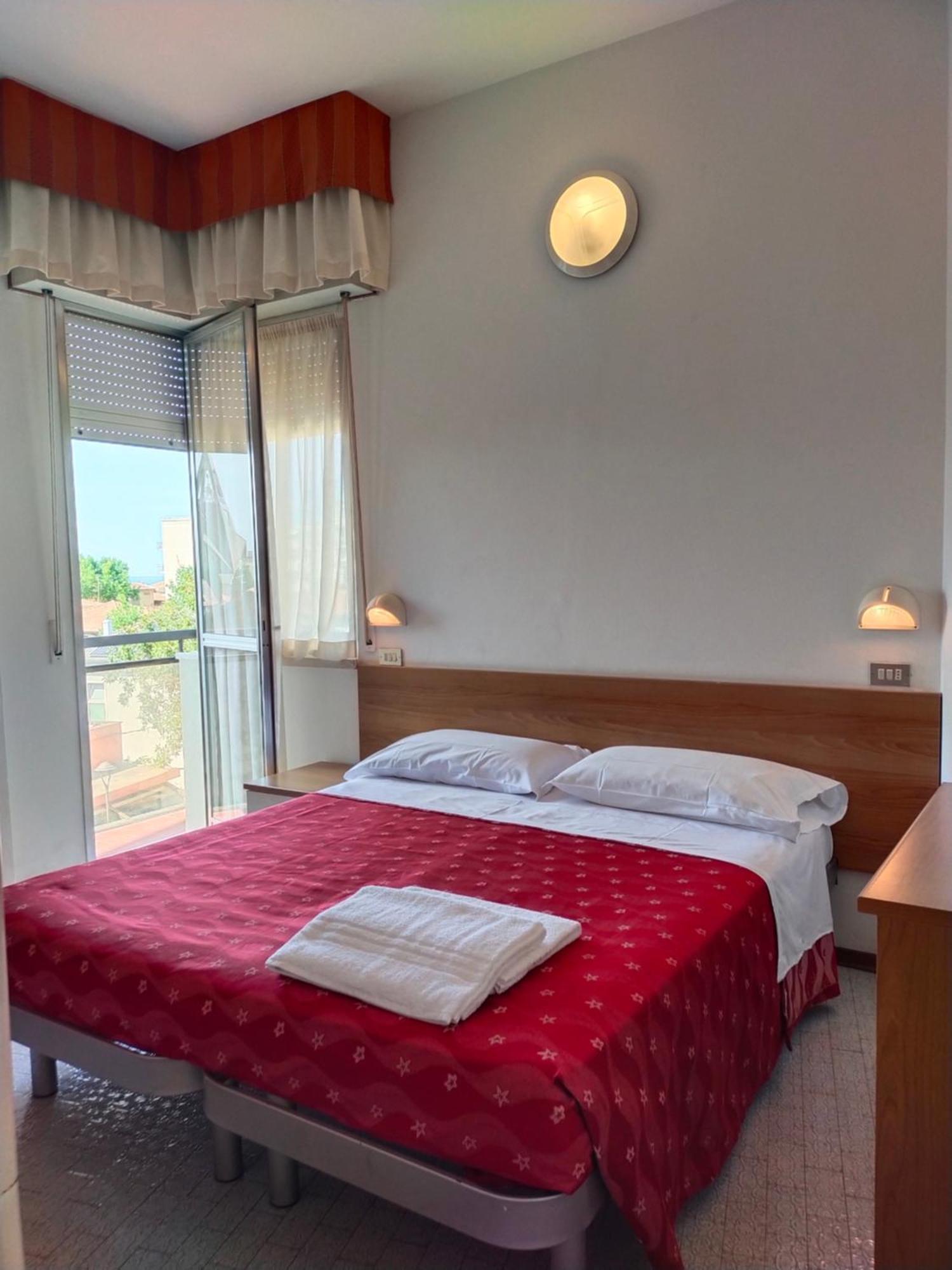 Hotel Goldene Rose Rimini Buitenkant foto