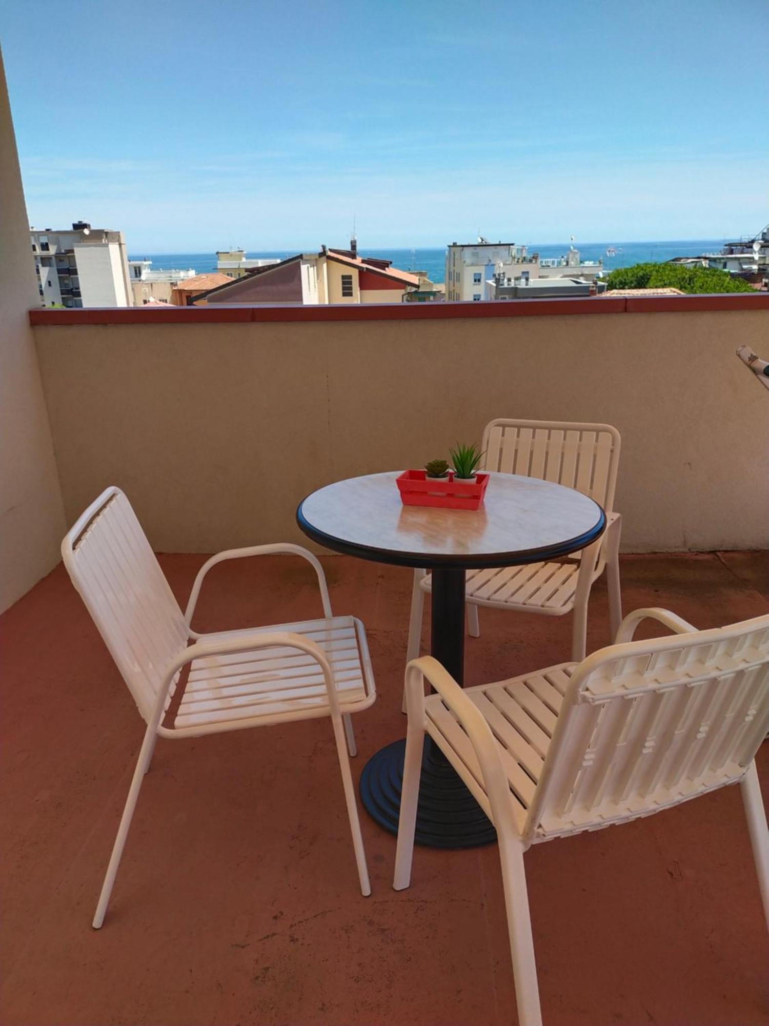 Hotel Goldene Rose Rimini Buitenkant foto