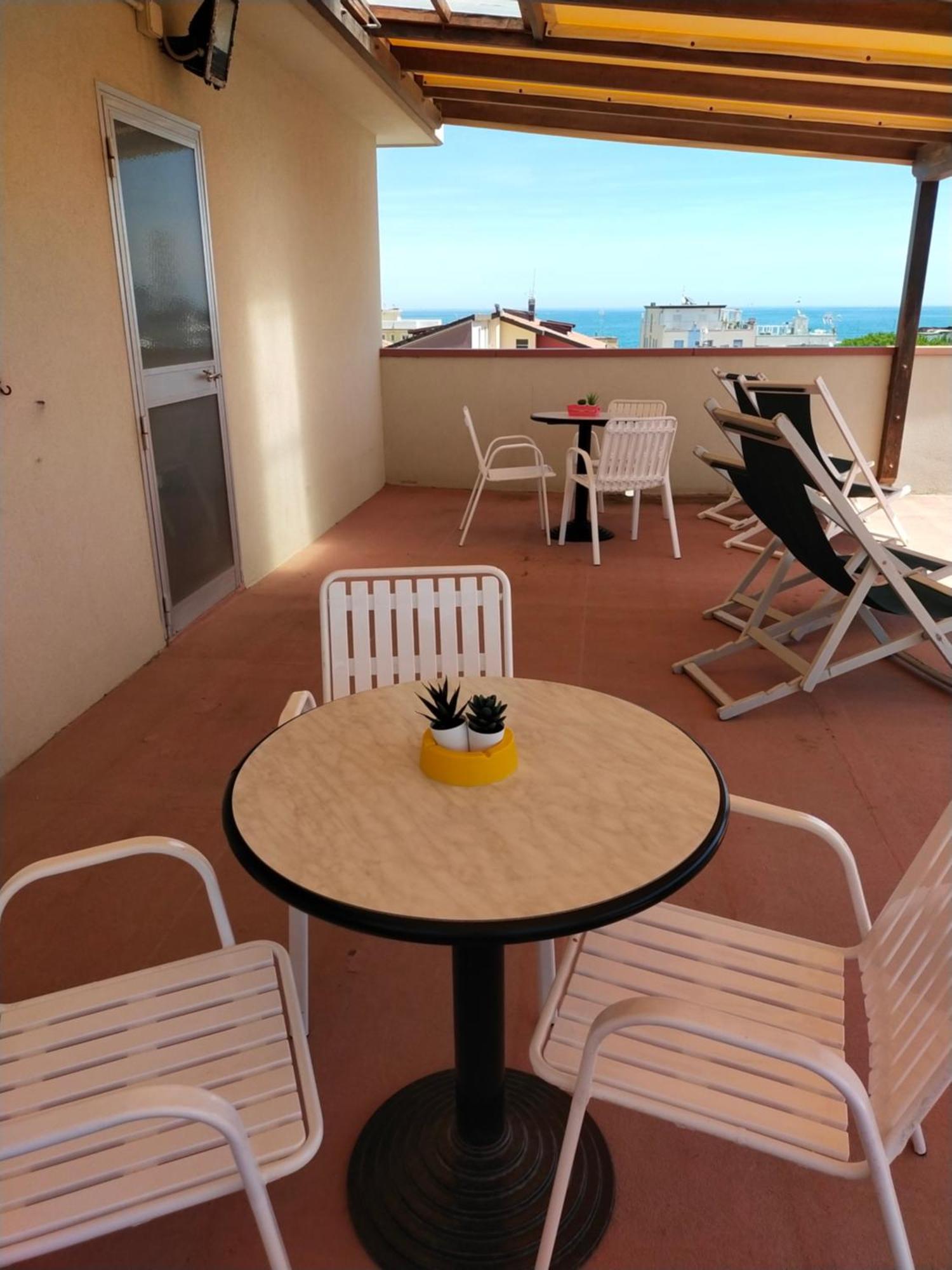 Hotel Goldene Rose Rimini Buitenkant foto