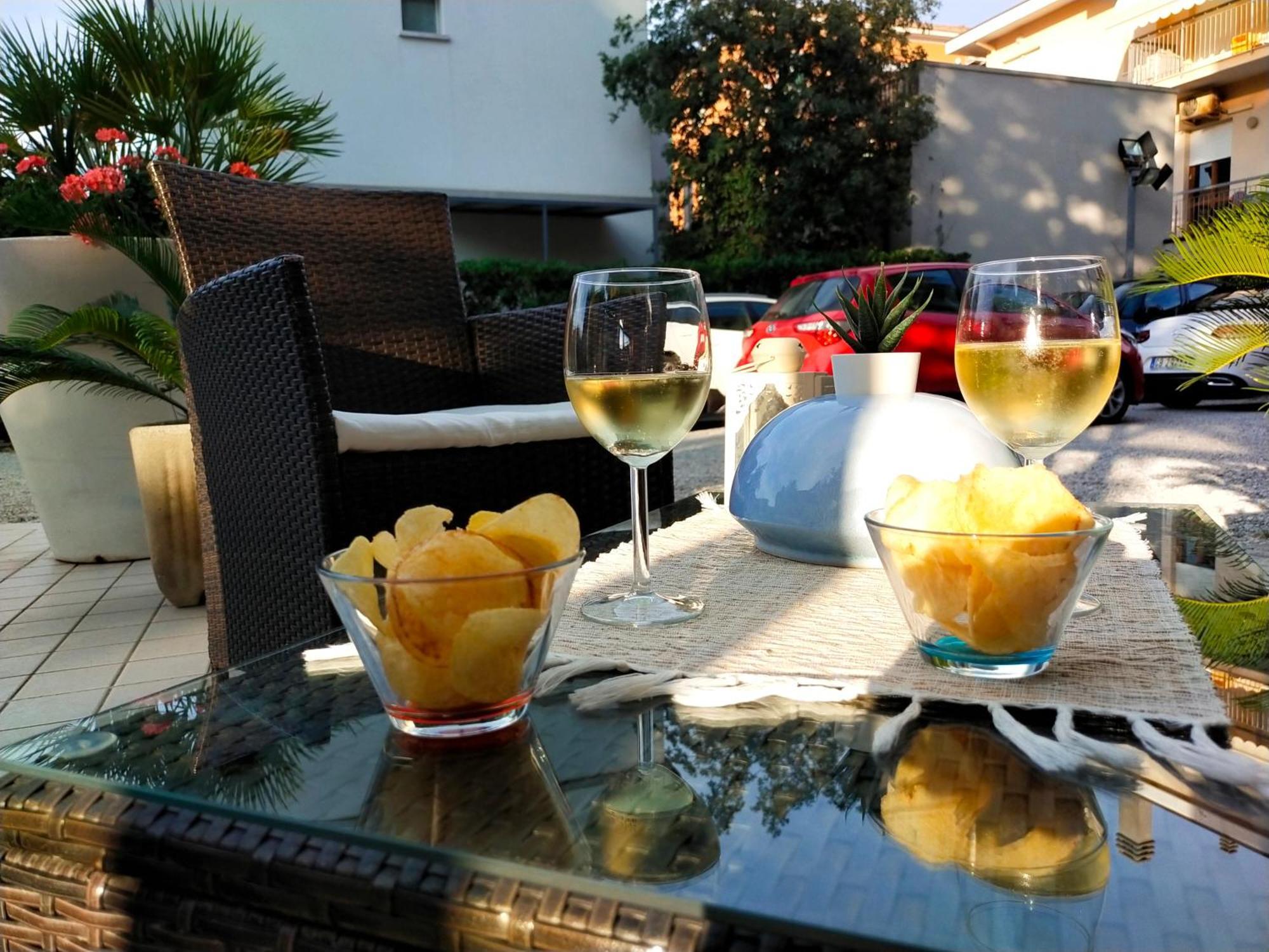 Hotel Goldene Rose Rimini Buitenkant foto