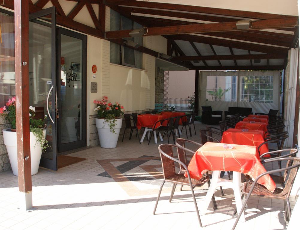Hotel Goldene Rose Rimini Buitenkant foto