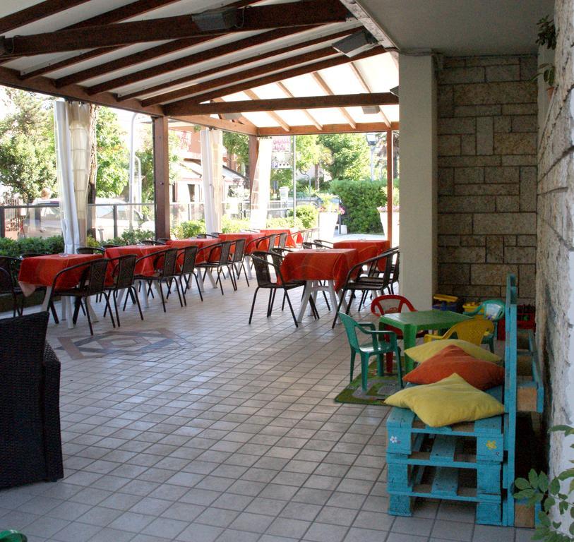 Hotel Goldene Rose Rimini Buitenkant foto