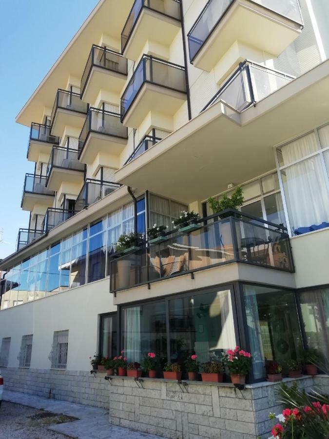 Hotel Goldene Rose Rimini Buitenkant foto