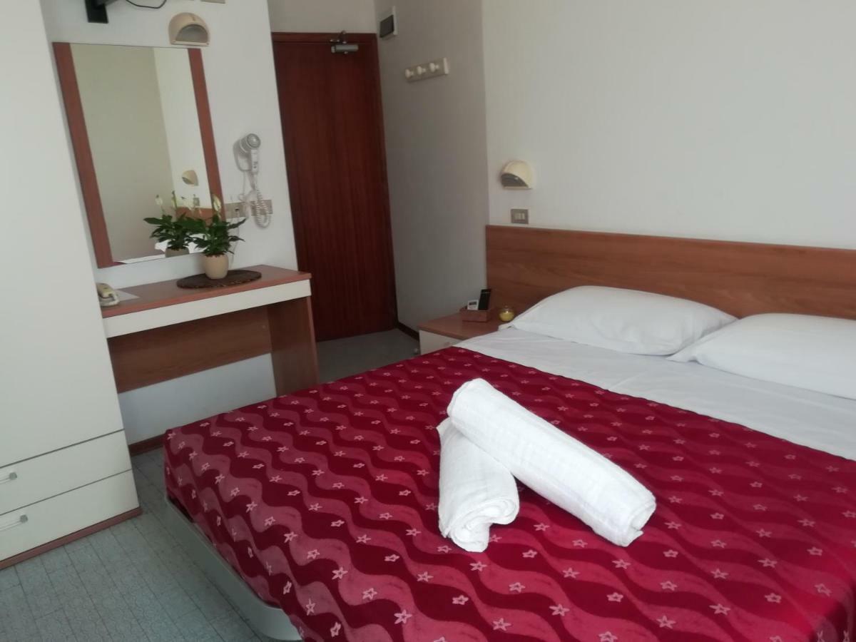 Hotel Goldene Rose Rimini Buitenkant foto